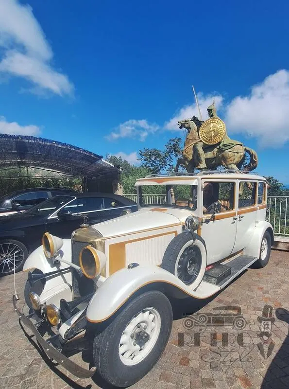 Сlassic car rental Car Familial Monaco, Nice, French Riviera - Retro Auto Style
