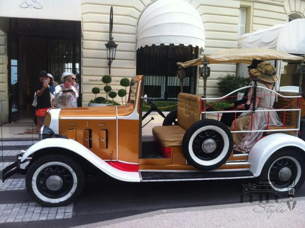 Сlassic car rental Renault KZ Monaco, Nice, French Riviera - Retro Auto Style