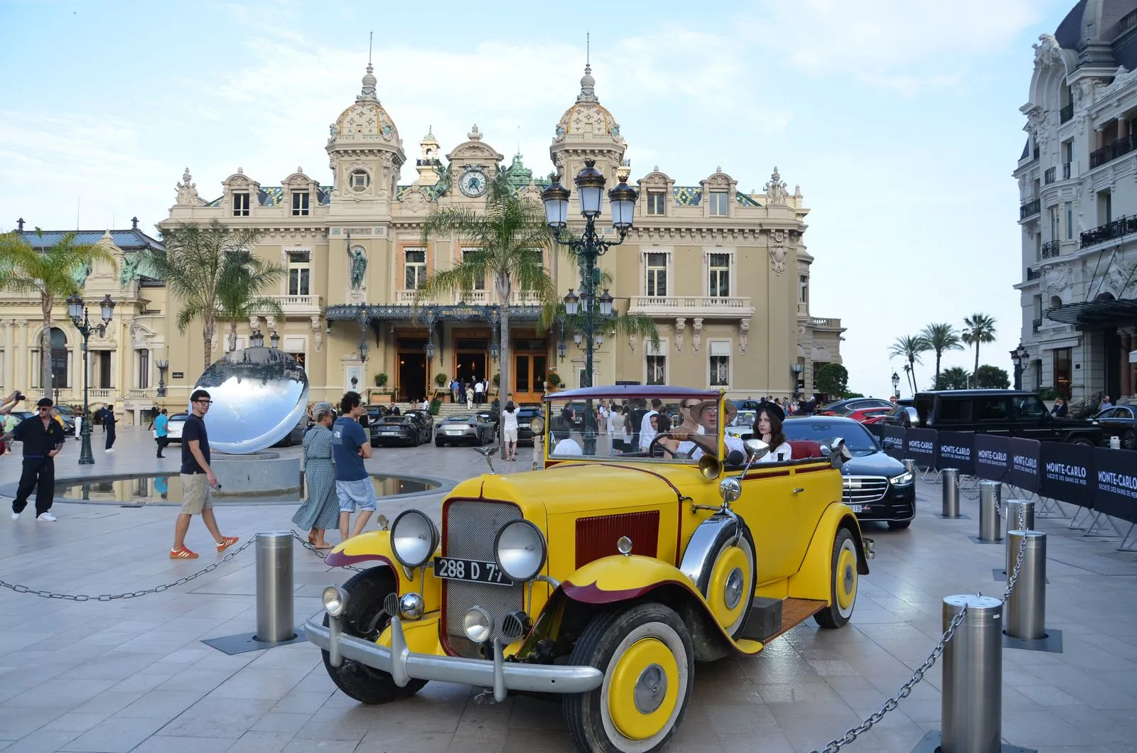 Entdecken Sie Eleganz und Luxus mit exklusiven Touren in Monaco, Nizza und an der Côte d'Azur - Retro Auto Style